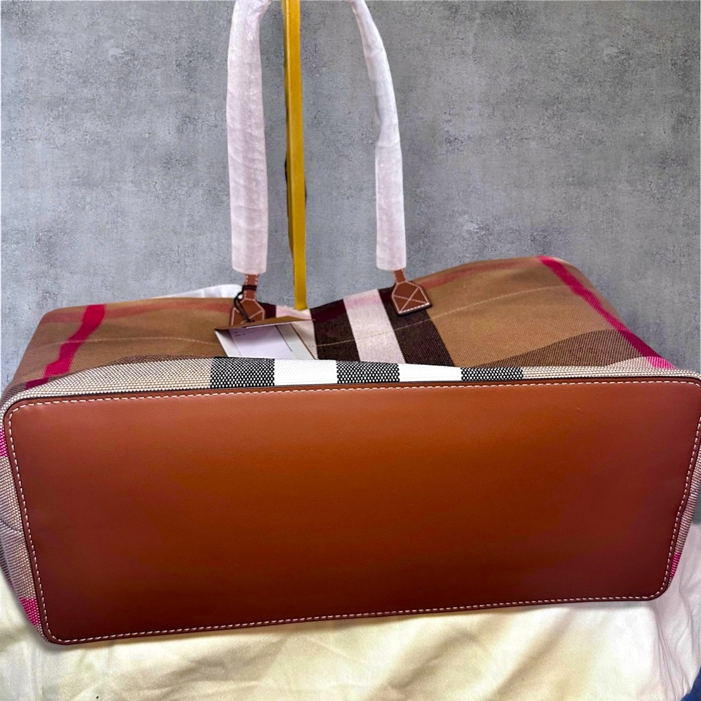 ❌SOLD❌NWT BURBERRY London Tote Bag - Picture 4 of 8
